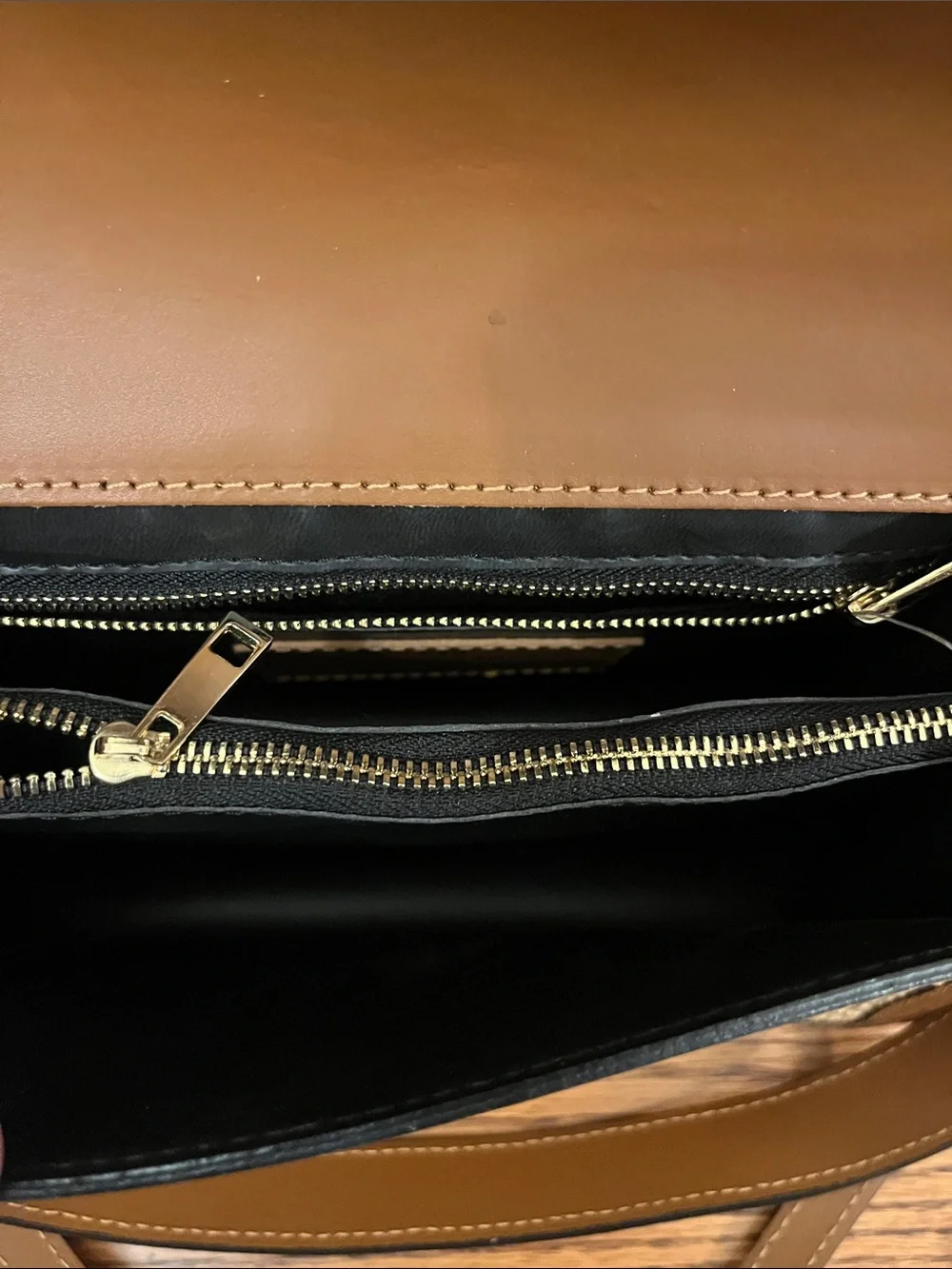 Roberta Rossi Leather Crossbody Handbag - Picture 8 of 9